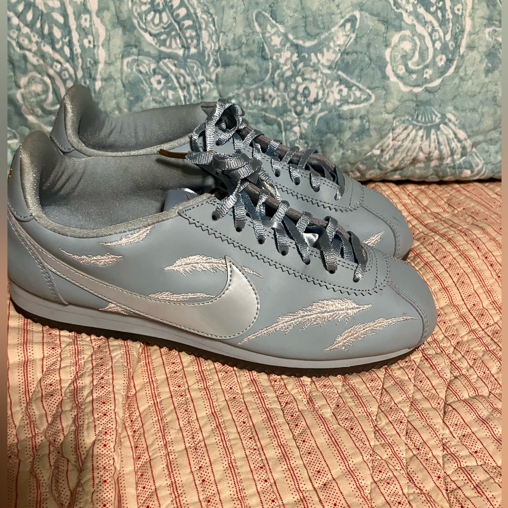Nike Women’s Light Blue Sneakers with White Stitching